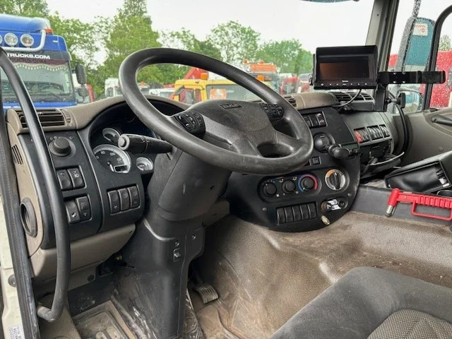 Interior photo 2: Tegljač DAF CF 85 360 SPACECAB (ORIGINAL DUTCH TRUCK / LOW MILEAGE!!) (EURO 5 / 9.000 KG. FRONT-AXLE / AS-TRONIC / AIRCONDITIONING / FRONTVI