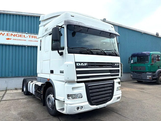 DAF XF 105.460 SPACECAB (4 IDENTICAL UNITS AVAILBLE) (ZF16 MANUAL GEARBOX / MX-BRAKE / 870+430 LITER TANK / FRIDGE / AIRCONDITIONING - Tegljač: slika 2 DAF XF 105.460 SPACECAB (4 IDENTICAL UNITS AVAILBLE) (ZF16 MANUAL GEARBOX / MX-BRAKE / 870+430 LITER TANK / FRIDGE / AIRCONDITIONING - Tegljač: slika 2