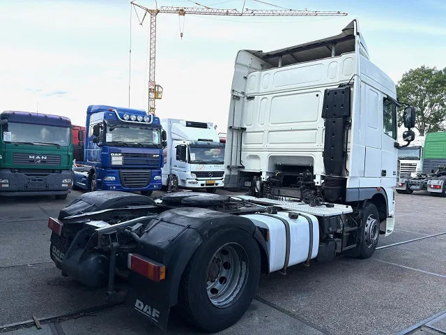 DAF XF 105.460 SPACECAB (ZF-MANUAL GEARBOX / 2x DIESELTANK / MX-ENGINE BRAKE / AIRCONDITIONING / FRIDGE / ETC. - Tegljač: slika 3 DAF XF 105.460 SPACECAB (ZF-MANUAL GEARBOX / 2x DIESELTANK / MX-ENGINE BRAKE / AIRCONDITIONING / FRIDGE / ETC. - Tegljač: slika 3