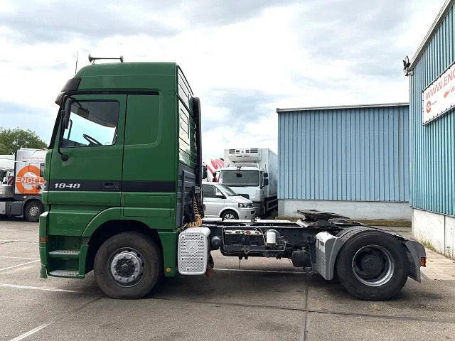 Mercedes-Benz Actros 1848 V8 MEGASPACE (EPS WITH CLUTCH (3 PEDALS) / REDUCTION AXLE / FRIDGE / ETC.) - Tegljač: slika 5 Mercedes-Benz Actros 1848 V8 MEGASPACE (EPS WITH CLUTCH (3 PEDALS) / REDUCTION AXLE / FRIDGE / ETC.) - Tegljač: slika 5