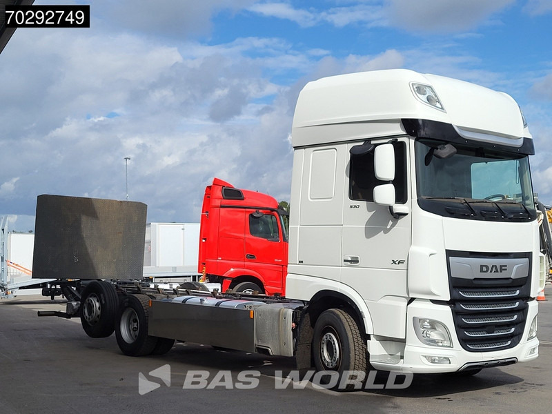 DAF XF 530 XF 6X2 2000kg Ladebordwand Lift+Steering-Axle Navi ACC Euro 6 - Kamion sa golom šasijom i zatvorenom kabinom: slika 3 DAF XF 530 XF 6X2 2000kg Ladebordwand Lift+Steering-Axle Navi ACC Euro 6 - Kamion sa golom šasijom i zatvorenom kabinom: slika 3