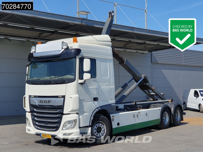 DAF XF 530 XF 6X2 NL-Truck VDL Hooklift Standklima Automatic ACC Euro 6 - Kamion sa hidrauličnom kukom: slika 1 DAF XF 530 XF 6X2 NL-Truck VDL Hooklift Standklima Automatic ACC Euro 6 - Kamion sa hidrauličnom kukom: slika 1