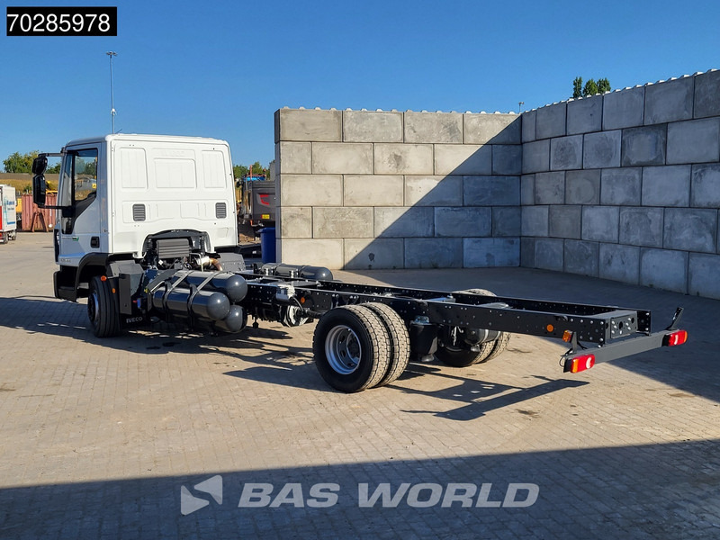 Iveco 120-210L 4X2 NEW 12tons chassis! CNG Engine TELMA Retarder Manual Euro 6 - Kamion sa golom šasijom i zatvorenom kabinom: slika 2 Iveco 120-210L 4X2 NEW 12tons chassis! CNG Engine TELMA Retarder Manual Euro 6 - Kamion sa golom šasijom i zatvorenom kabinom: slika 2
