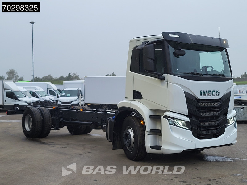 Iveco S-Way 340 4X2 NEW! Chassis Automatic LED Navi ACC Euro 6 - Kamion sa golom šasijom i zatvorenom kabinom: slika 3 Iveco S-Way 340 4X2 NEW! Chassis Automatic LED Navi ACC Euro 6 - Kamion sa golom šasijom i zatvorenom kabinom: slika 3