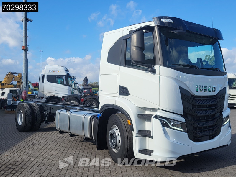 Iveco S-Way 340 4X2 NEW! Chassis Automatic Navi LED Euro 6 - Kamion sa golom šasijom i zatvorenom kabinom: slika 3 Iveco S-Way 340 4X2 NEW! Chassis Automatic Navi LED Euro 6 - Kamion sa golom šasijom i zatvorenom kabinom: slika 3