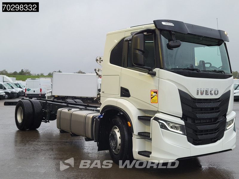 Iveco S-Way 340 4X2 NEW chassis! Automatic Navi ACC LED Euro 6 - Kamion sa golom šasijom i zatvorenom kabinom: slika 3 Iveco S-Way 340 4X2 NEW chassis! Automatic Navi ACC LED Euro 6 - Kamion sa golom šasijom i zatvorenom kabinom: slika 3