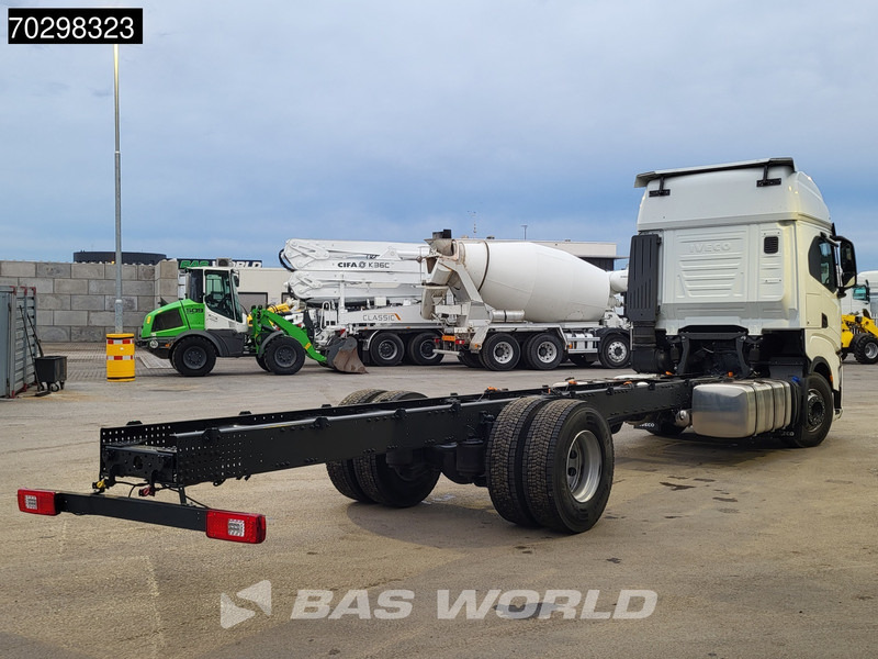 Iveco S-Way 420 4X2 NEW! Chassis, Automatic Standklima 2xTanks Euro 6 - Kamion sa golom šasijom i zatvorenom kabinom: slika 5 Iveco S-Way 420 4X2 NEW! Chassis, Automatic Standklima 2xTanks Euro 6 - Kamion sa golom šasijom i zatvorenom kabinom: slika 5