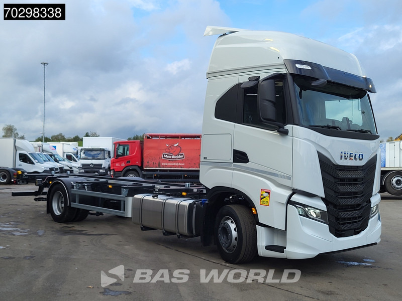 Iveco S-Way 460 4X2 NEW !! BDF Automatic Full air ACC Led Euro 6 - Kamion za prevoz kontejnera/ Kamion sa promenjivim sandukom: slika 3 Iveco S-Way 460 4X2 NEW !! BDF Automatic Full air ACC Led Euro 6 - Kamion za prevoz kontejnera/ Kamion sa promenjivim sandukom: slika 3