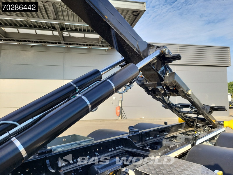 Iveco X-Way 580 6X2 NEW Palfinger PHT20SLD5 Hooklift Lift+steering Axle Automatic Navi ACC LED - Kamion sa hidrauličnom kukom: slika 3 Iveco X-Way 580 6X2 NEW Palfinger PHT20SLD5 Hooklift Lift+steering Axle Automatic Navi ACC LED - Kamion sa hidrauličnom kukom: slika 3