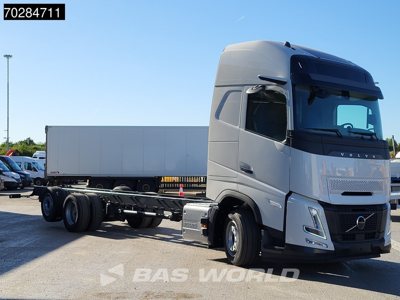 Volvo FH 62 R AERO 6X2 NEW Horsetruck chassis Lift+Lenkachse Dynamic Steering Mirror cam Euro 6 - Kamion: slika 3 Volvo FH 62 R AERO 6X2 NEW Horsetruck chassis Lift+Lenkachse Dynamic Steering Mirror cam Euro 6 - Kamion: slika 3