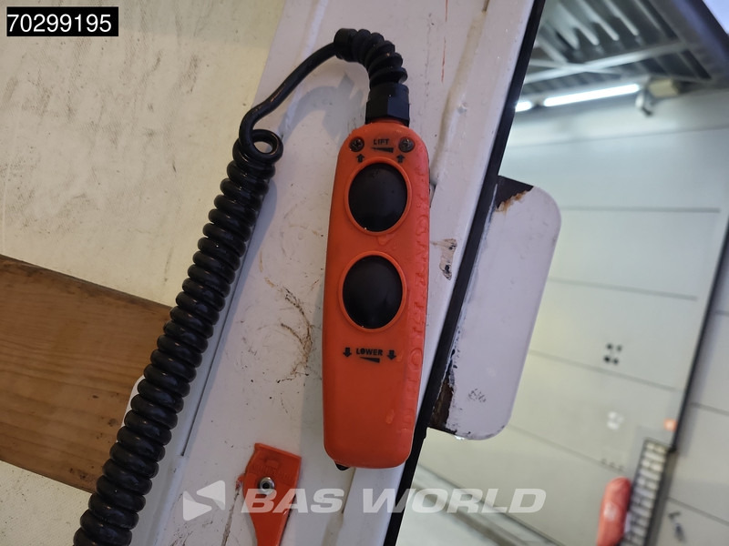 Kamion sa ceradom MAN TGL 12.250 4X2 Low Mileage! 12tonner 1500kg Ladebordwand Automatic Euro 6: slika 9