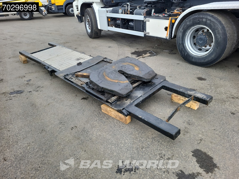 MAN TGS 33.440 6X4 25Ton AJK NHS25-5930 hooklift with 5th wheel Wechselsystem Manual Big-Axle Euro 5 - Kamion sa hidrauličnom kukom: slika 5 MAN TGS 33.440 6X4 25Ton AJK NHS25-5930 hooklift with 5th wheel Wechselsystem Manual Big-Axle Euro 5 - Kamion sa hidrauličnom kukom: slika 5