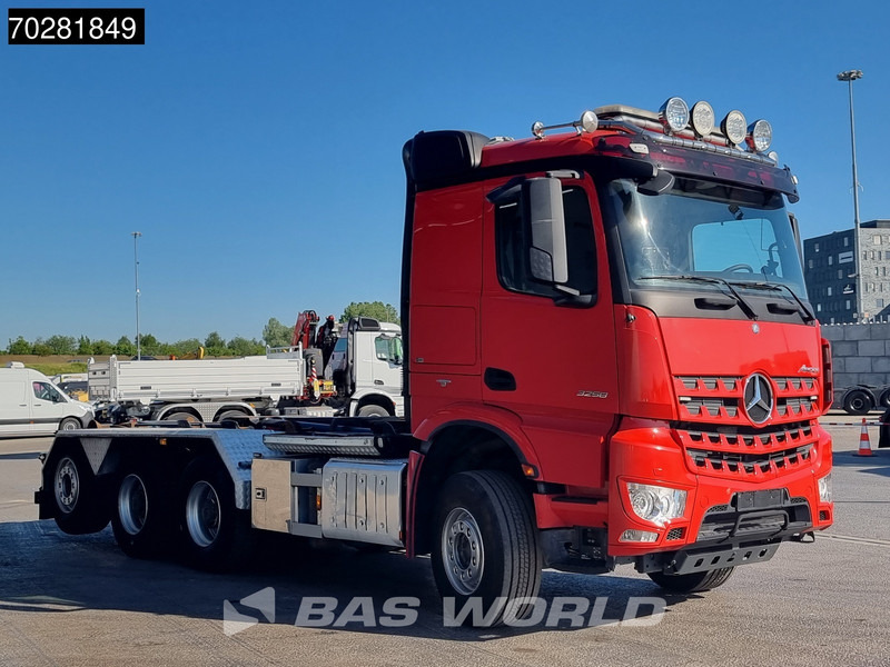 Mercedes-Benz Arocs 3258 8X4 24t Hiab XR24SL5924 Retarder Big-Axle Lift-Lenkachse Euro 6 - Kamion sa hidrauličnom kukom: slika 3 Mercedes-Benz Arocs 3258 8X4 24t Hiab XR24SL5924 Retarder Big-Axle Lift-Lenkachse Euro 6 - Kamion sa hidrauličnom kukom: slika 3