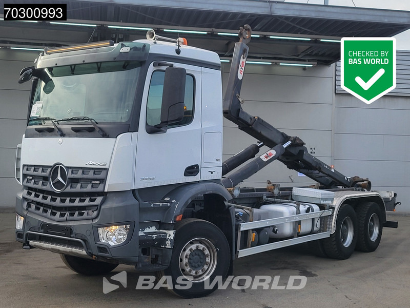 Mercedes-Benz Arocs 3342 6X4 HYVA 26-62-S Hooklift Big-Axle Automatic Euro 6 - Kamion sa hidrauličnom kukom: slika 1 Mercedes-Benz Arocs 3342 6X4 HYVA 26-62-S Hooklift Big-Axle Automatic Euro 6 - Kamion sa hidrauličnom kukom: slika 1
