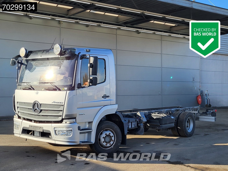 Mercedes-Benz Atego 1224 Atego 4X2 12tons chassis LOW Mileage! Automatic Airco Euro 6 - Kamion sa golom šasijom i zatvorenom kabinom: slika 1 Mercedes-Benz Atego 1224 Atego 4X2 12tons chassis LOW Mileage! Automatic Airco Euro 6 - Kamion sa golom šasijom i zatvorenom kabinom: slika 1