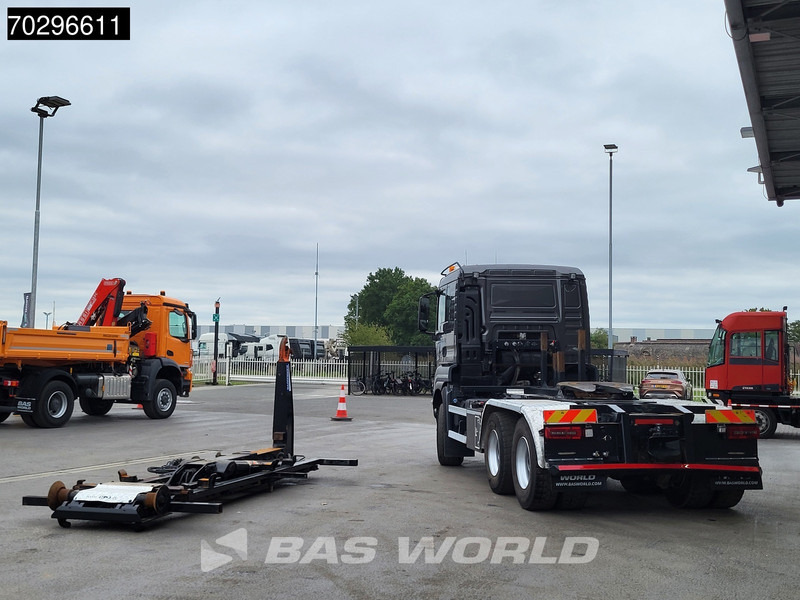 MAN TGS 33.510 TGS 6X6 Tractorhead + hooklift 20t AJK 5th wheel Wechselsystem Retarder Automatic - Tegljač: slika 3 MAN TGS 33.510 TGS 6X6 Tractorhead + hooklift 20t AJK 5th wheel Wechselsystem Retarder Automatic - Tegljač: slika 3