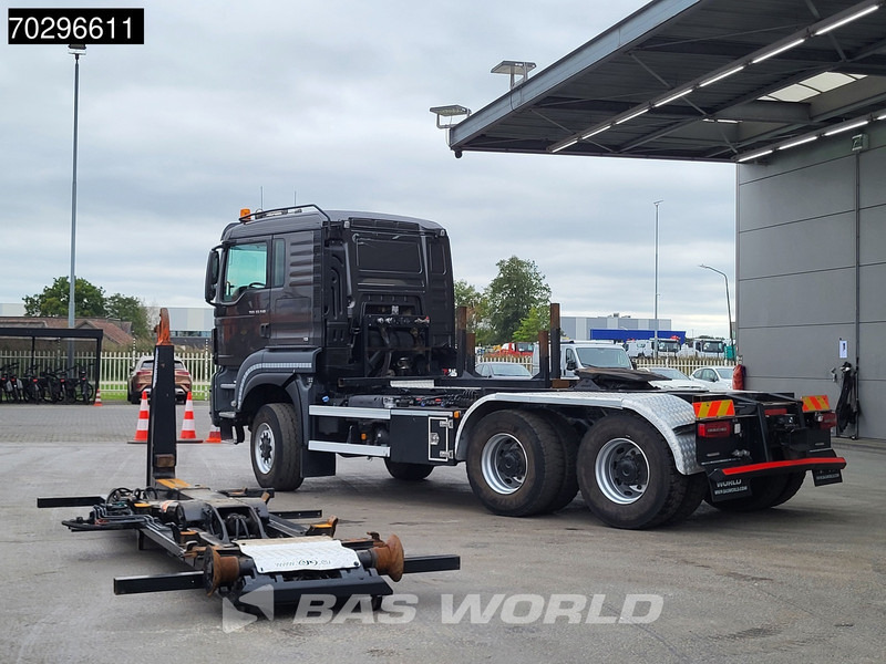 MAN TGS 33.510 TGS 6X6 Tractorhead + hooklift 20t AJK 5th wheel Wechselsystem Retarder Automatic - Tegljač: slika 2 MAN TGS 33.510 TGS 6X6 Tractorhead + hooklift 20t AJK 5th wheel Wechselsystem Retarder Automatic - Tegljač: slika 2