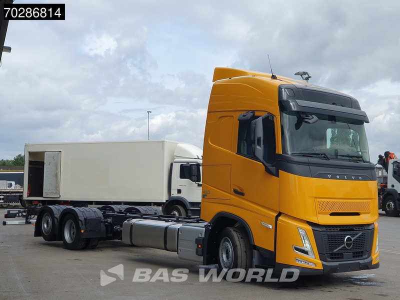 Volvo FH 460 6X2 NEW chassis! Full air Suspension Lift-Axle Navi ACC LED Euro 6 - Kamion sa golom šasijom i zatvorenom kabinom: slika 3 Volvo FH 460 6X2 NEW chassis! Full air Suspension Lift-Axle Navi ACC LED Euro 6 - Kamion sa golom šasijom i zatvorenom kabinom: slika 3