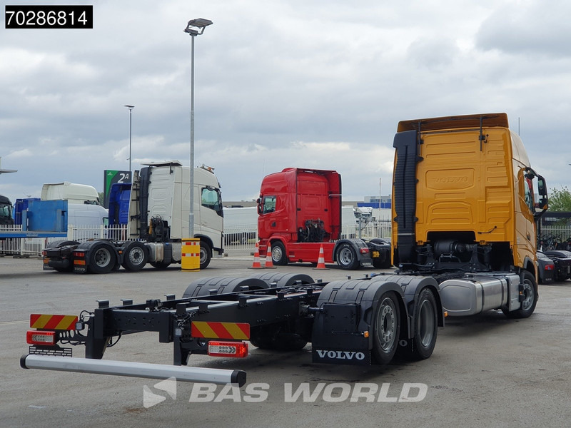 Volvo FH 460 6X2 NEW chassis! Full air Suspension Lift-Axle Navi ACC LED Euro 6 - Kamion sa golom šasijom i zatvorenom kabinom: slika 5 Volvo FH 460 6X2 NEW chassis! Full air Suspension Lift-Axle Navi ACC LED Euro 6 - Kamion sa golom šasijom i zatvorenom kabinom: slika 5