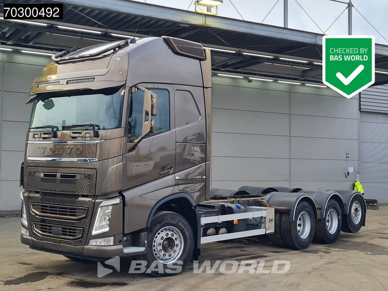 Volvo FH 540 FH 8X4 Chassis Lift+Steering Axle Automatic VEB+ Euro 6 - Kamion sa golom šasijom i zatvorenom kabinom: slika 1 Volvo FH 540 FH 8X4 Chassis Lift+Steering Axle Automatic VEB+ Euro 6 - Kamion sa golom šasijom i zatvorenom kabinom: slika 1