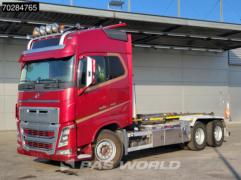 Volvo FH16 700 FH16 6X4 Full Air 20t Hook Xenon Euro 5 - Kamion sa hidrauličnom kukom: slika 2 Volvo FH16 700 FH16 6X4 Full Air 20t Hook Xenon Euro 5 - Kamion sa hidrauličnom kukom: slika 2