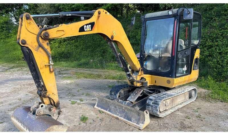 Caterpillar 302.5C - Mini bager: slika 1 Caterpillar 302.5C - Mini bager: slika 1