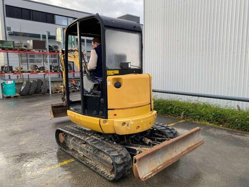 Caterpillar CANOPY 302.7DCR MACHINE SUISSE - Mini bager: slika 3 Caterpillar CANOPY 302.7DCR MACHINE SUISSE - Mini bager: slika 3