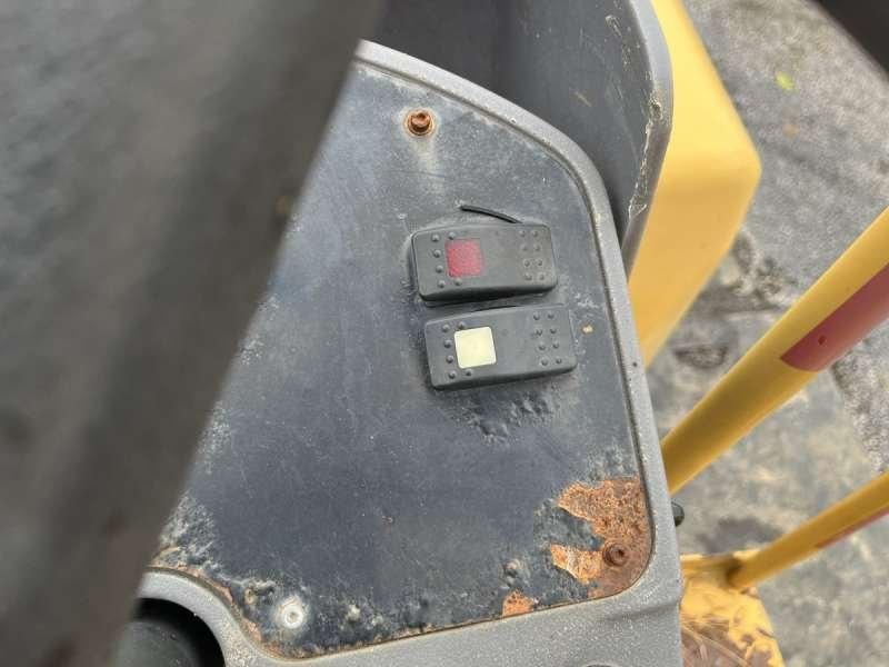 Valjak za puteve Caterpillar CB-224E: slika 40 Valjak za puteve Caterpillar CB-224E: slika 40