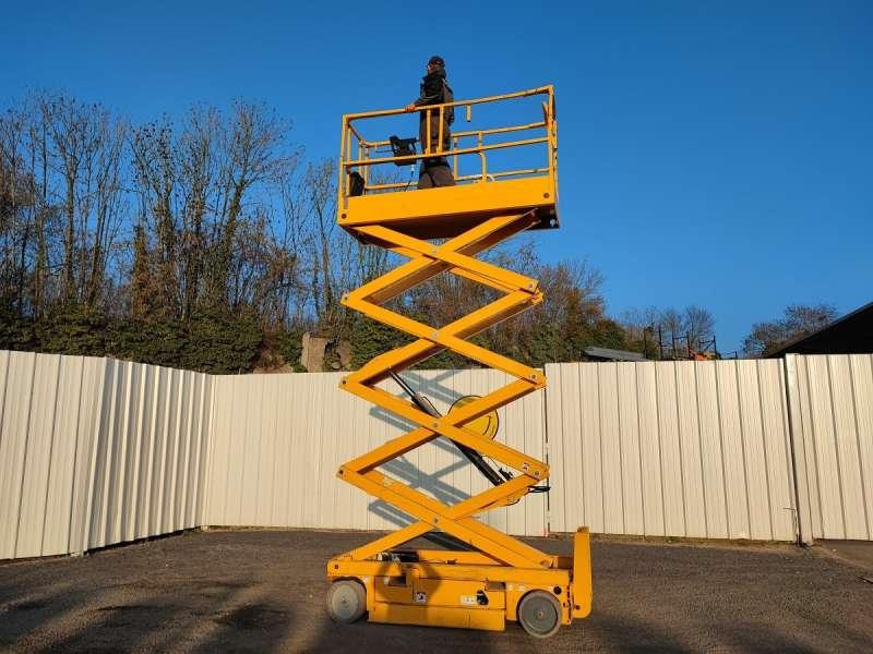 Haulotte CISEAUX COMPACT 10N - Jarbolna penjajuća platforma: slika 1 Haulotte CISEAUX COMPACT 10N - Jarbolna penjajuća platforma: slika 1