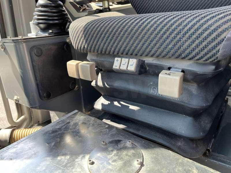 Utovarivač guseničar Liebherr LR614: slika 36