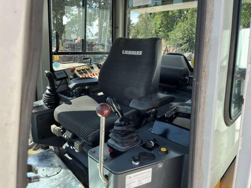 Utovarivač guseničar Liebherr LR614: slika 35