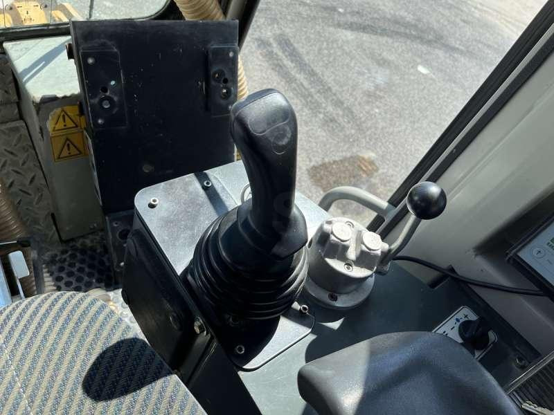 Utovarivač guseničar Liebherr LR614: slika 44