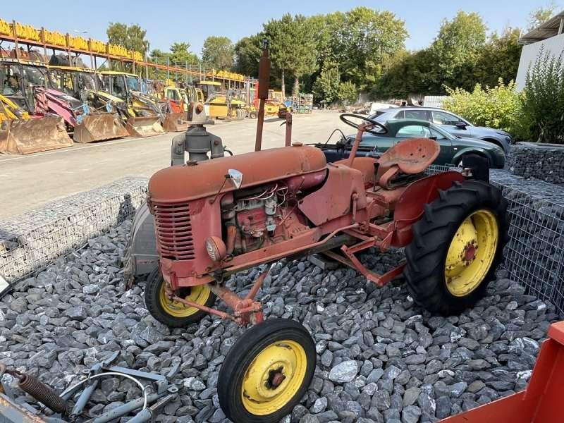 MASSEY-HARRIS PONY 812 - Traktor: slika 1 MASSEY-HARRIS PONY 812 - Traktor: slika 1