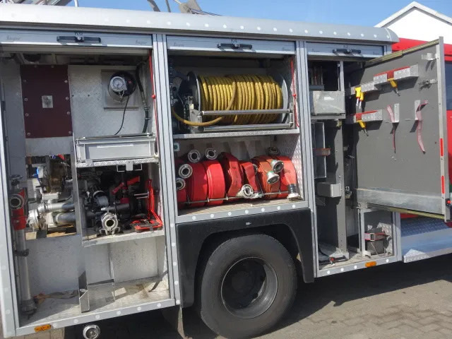 MAN 15 224-with winch 2500liter tank manual gearbox ,ziegler pomp - Vatrogasni kamion: slika 3 MAN 15 224-with winch 2500liter tank manual gearbox ,ziegler pomp - Vatrogasni kamion: slika 3