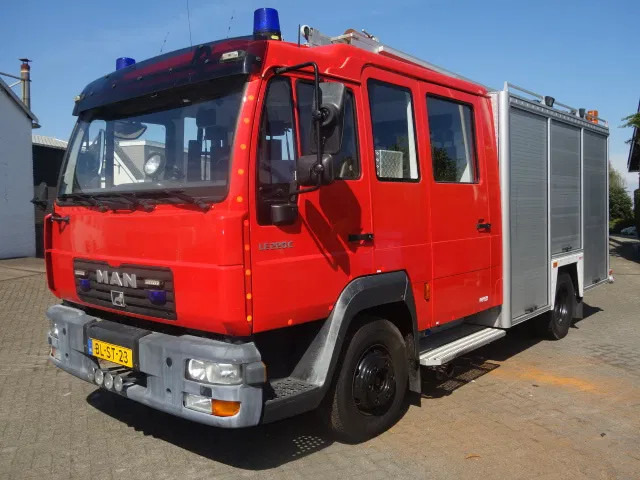 MAN LE 220C GODIVA POMP 2000 LITER TANK,MANUAL GEARBOX - Vatrogasni kamion: slika 2 MAN LE 220C GODIVA POMP 2000 LITER TANK,MANUAL GEARBOX - Vatrogasni kamion: slika 2
