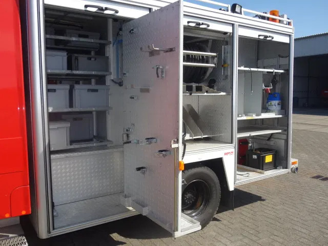 MAN LE 220C GODIVA POMP 2000 LITER TANK,MANUAL GEARBOX - Vatrogasni kamion: slika 3 MAN LE 220C GODIVA POMP 2000 LITER TANK,MANUAL GEARBOX - Vatrogasni kamion: slika 3