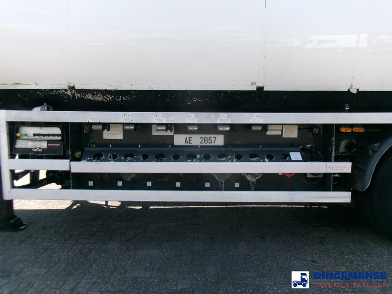 Lakeland Fuel tank alu 42.8 m3 / 6 comp + pump - Poluprikolica cisterna: slika 5 Lakeland Fuel tank alu 42.8 m3 / 6 comp + pump - Poluprikolica cisterna: slika 5