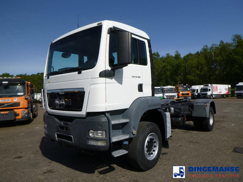 MAN TGS 19.360 4X2 BBS manual Euro 2 chassis + PTO - Kamion sa golom šasijom i zatvorenom kabinom: slika 1 MAN TGS 19.360 4X2 BBS manual Euro 2 chassis + PTO - Kamion sa golom šasijom i zatvorenom kabinom: slika 1