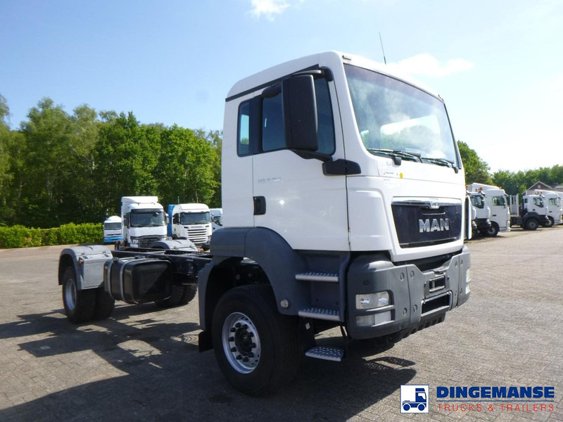 MAN TGS 19.360 4X2 BBS manual Euro 2 chassis + PTO - Kamion sa golom šasijom i zatvorenom kabinom: slika 2 MAN TGS 19.360 4X2 BBS manual Euro 2 chassis + PTO - Kamion sa golom šasijom i zatvorenom kabinom: slika 2