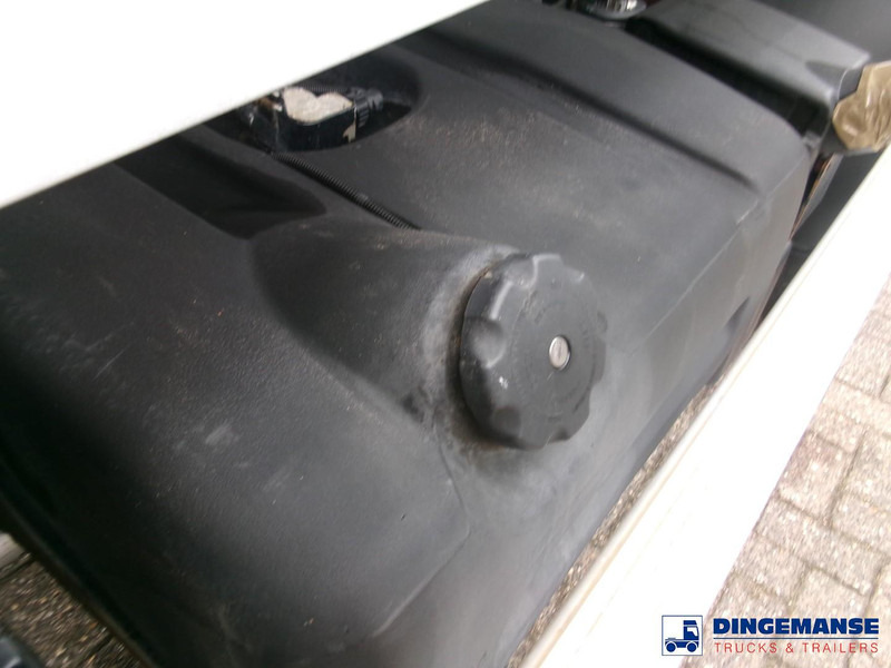 Renault Midlum 280 Dxi 4x2 fuel tank 11.3 m3 / 3 comp - Kamion cisterna: slika 5 Renault Midlum 280 Dxi 4x2 fuel tank 11.3 m3 / 3 comp - Kamion cisterna: slika 5