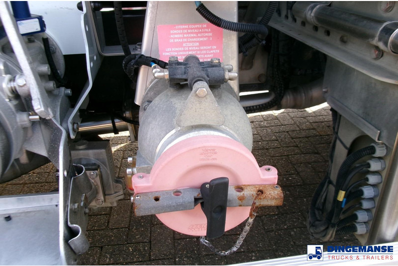 Kamion cisterna Renault Premium 300 4x2 fuel tank 14.2 m3 / 4 comp: slika 12 Kamion cisterna Renault Premium 300 4x2 fuel tank 14.2 m3 / 4 comp: slika 12
