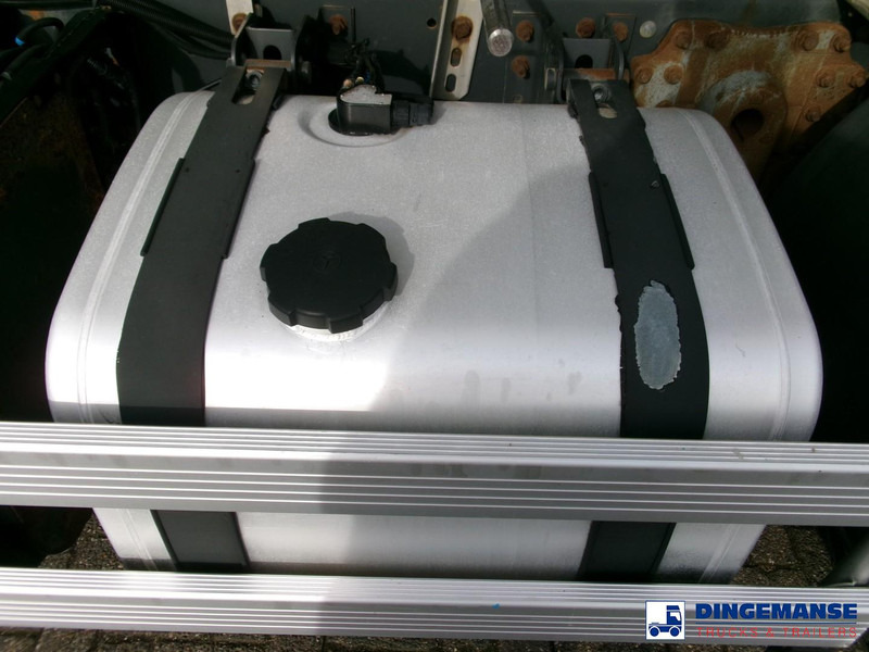 Volvo FE 280 4X2 fuel tank 13.6 m3 / 4 comp / ADR 07/07/24 - Kamion cisterna: slika 5 Volvo FE 280 4X2 fuel tank 13.6 m3 / 4 comp / ADR 07/07/24 - Kamion cisterna: slika 5