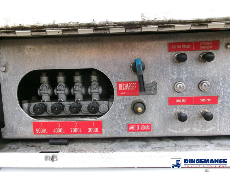 Kamion cisterna Volvo FM 380 6X2 fuel tank 20.6 m3 / 4 comp: slika 15 Kamion cisterna Volvo FM 380 6X2 fuel tank 20.6 m3 / 4 comp: slika 15