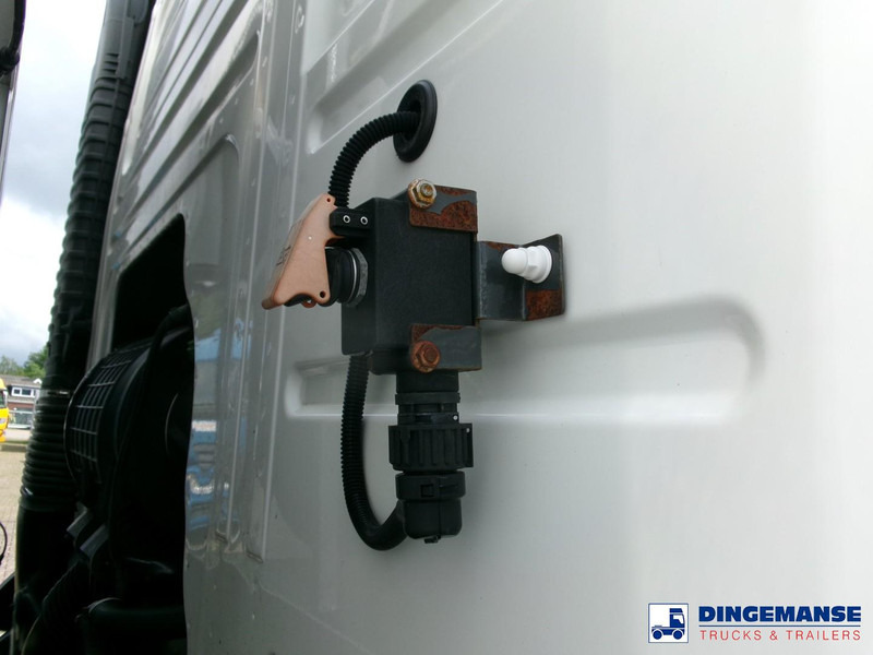 Kamion cisterna Volvo FM 380 6X2 fuel tank 20.6 m3 / 4 comp: slika 8 Kamion cisterna Volvo FM 380 6X2 fuel tank 20.6 m3 / 4 comp: slika 8