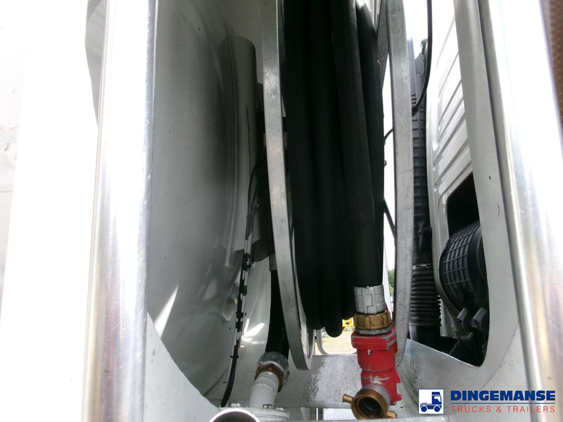 Kamion cisterna Volvo FM 380 6X2 fuel tank 20.6 m3 / 4 comp: slika 7 Kamion cisterna Volvo FM 380 6X2 fuel tank 20.6 m3 / 4 comp: slika 7