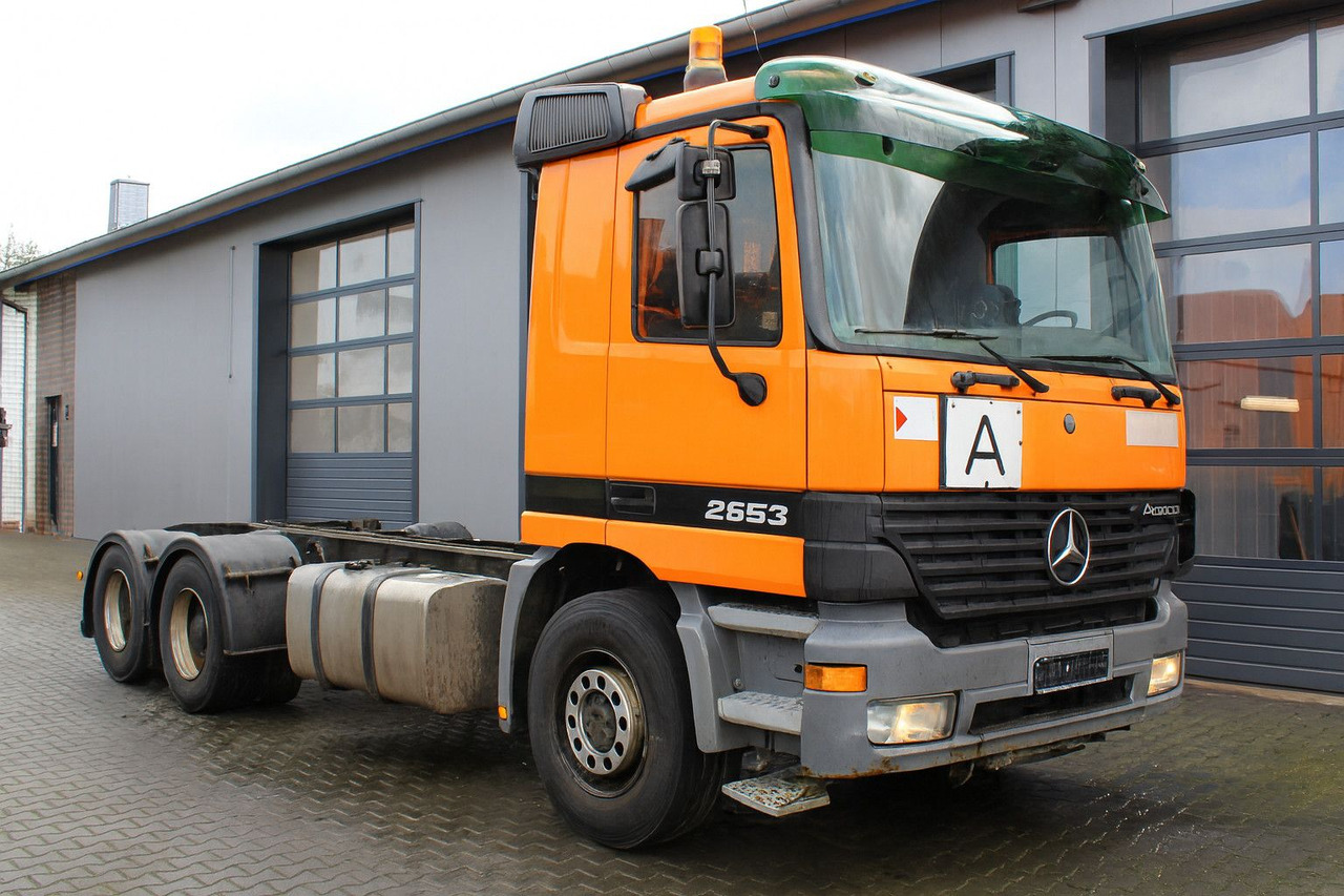 Mercedes-Benz Actros 2653 V8 6x4 Blatt-Luft EPS *clutch* - Kamion sa golom šasijom i zatvorenom kabinom: slika 1 Mercedes-Benz Actros 2653 V8 6x4 Blatt-Luft EPS *clutch* - Kamion sa golom šasijom i zatvorenom kabinom: slika 1