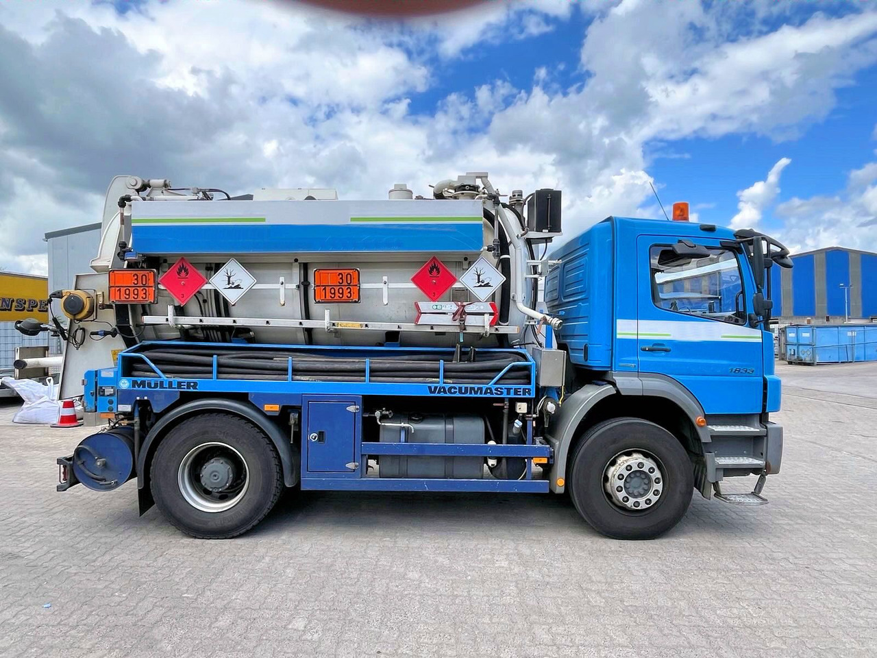 Mercedes-Benz Axor 1833 Müller 9,5m³ Saug u.Druck+HD-Spül +ADR - Vakuumska cisterna: slika 1 Mercedes-Benz Axor 1833 Müller 9,5m³ Saug u.Druck+HD-Spül +ADR - Vakuumska cisterna: slika 1