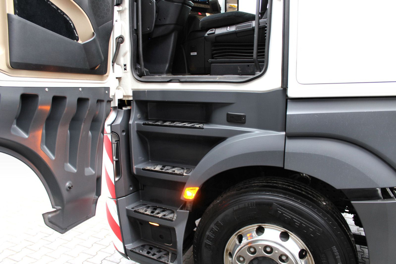 Mercedes-Benz Actros 2551 6x2 BigSpace 68 to Schwerlast + LIFT - Tegljač: slika 5 Mercedes-Benz Actros 2551 6x2 BigSpace 68 to Schwerlast + LIFT - Tegljač: slika 5