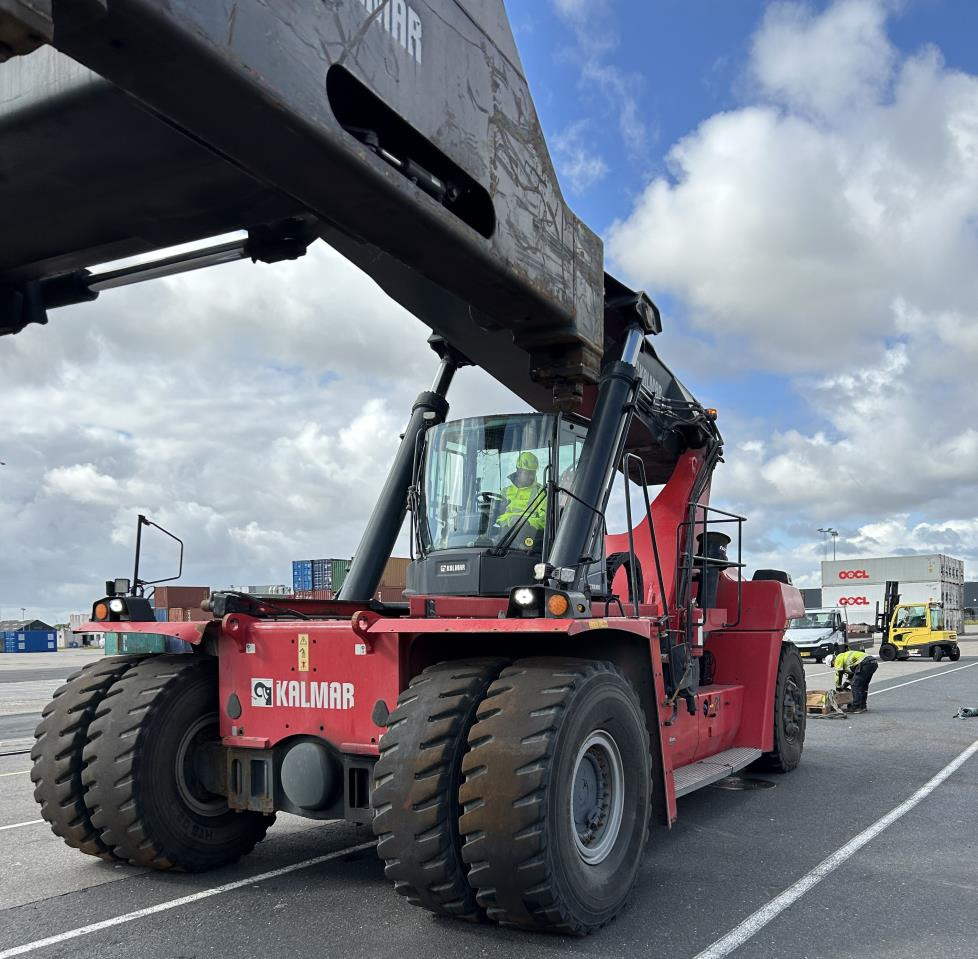 Kalmar DRG450-65S5 - Dizalica za kontejnere: slika 2 Kalmar DRG450-65S5 - Dizalica za kontejnere: slika 2