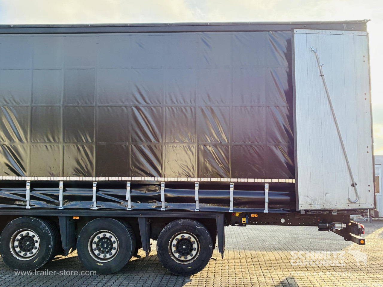 SCHMITZ Auflieger Curtainsider Mega - Poluprikolica sa ceradom: slika 4 SCHMITZ Auflieger Curtainsider Mega - Poluprikolica sa ceradom: slika 4